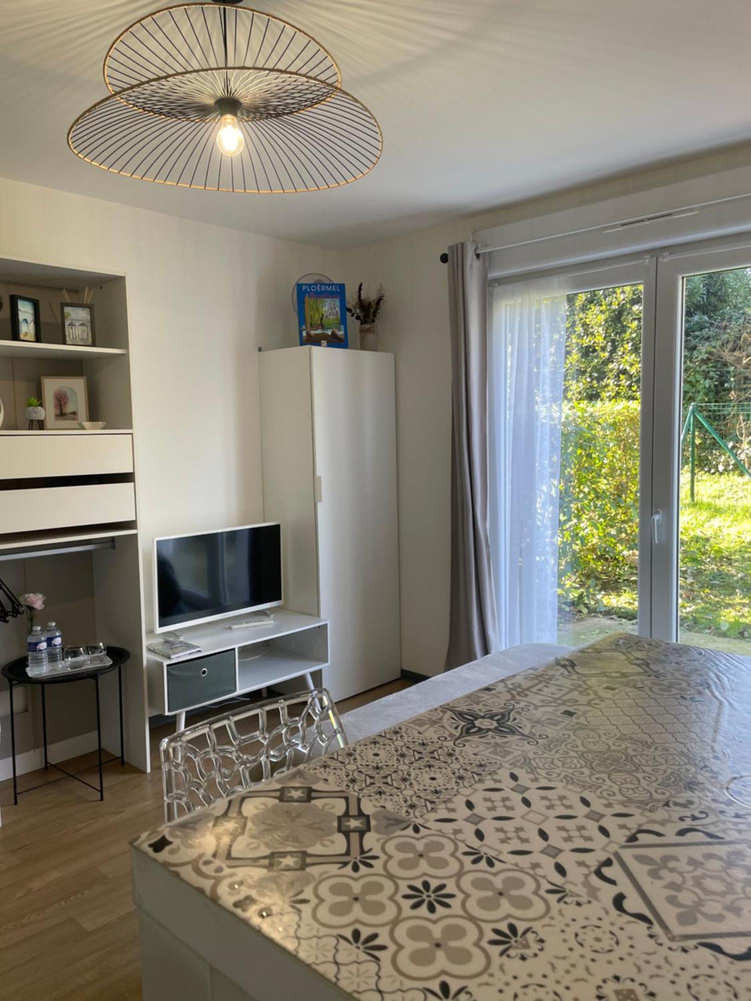 Apartamento Le Jardin De Broceliande Ploërmel Exterior foto
